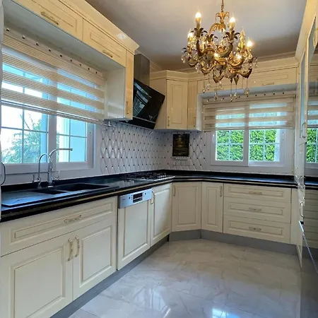 Kingdom With Sauna And Hamam